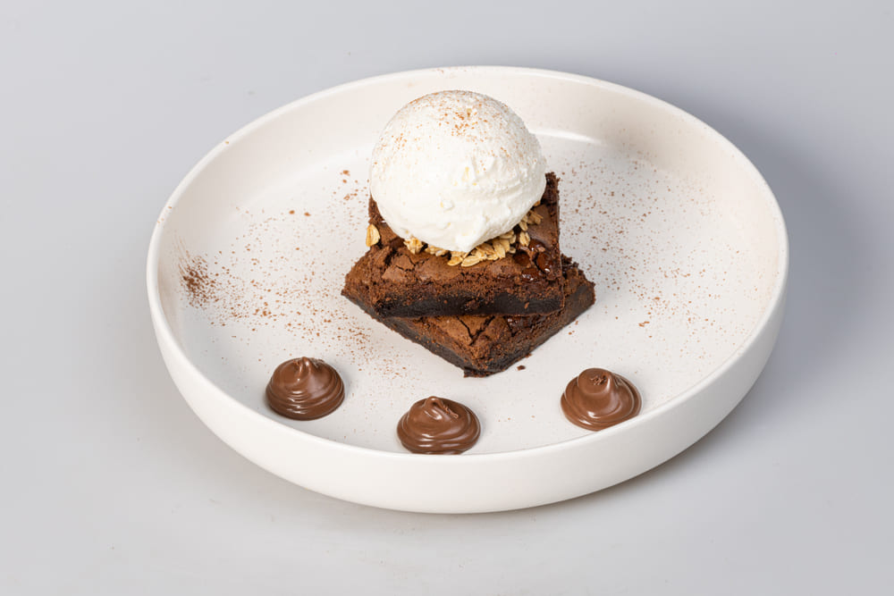 BROWNIE WITH VANILLA ICE CREAM