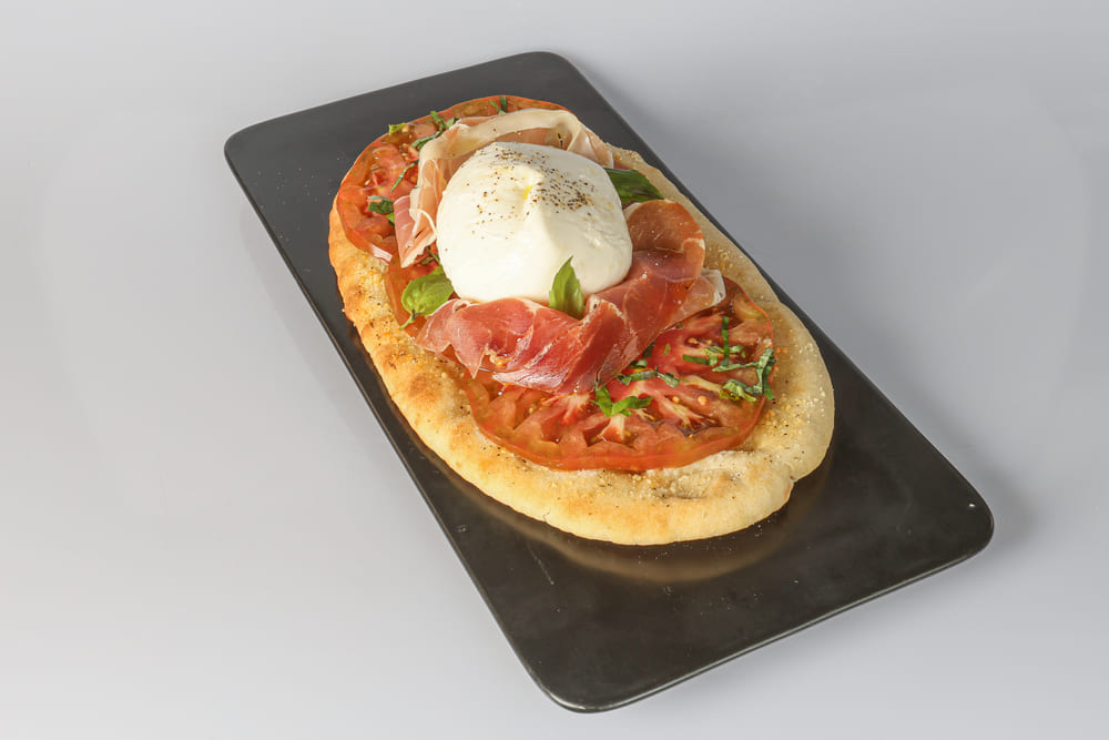 CAPRESE FLATBREAD